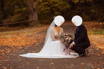 Krajkové svatební šaty se závojem - 3