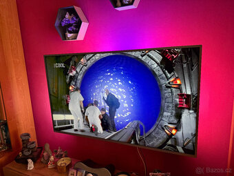 Prodám Philips 58PUS8545 s Ambilight - 3