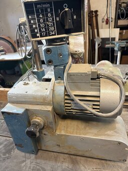 Spodní Freza s podavačem - 3