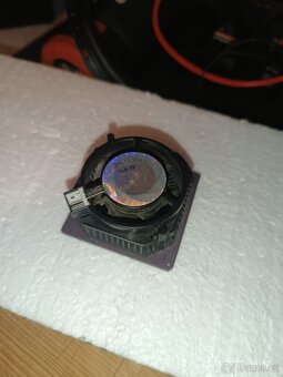 Starý procesor intel s větrákem 12v - 3