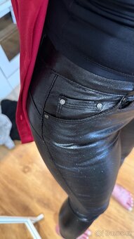 Dámské lesklé kalhoty 36 - 3