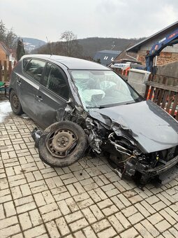 I30 1.4 benzin bouraná - 3