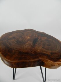Odkládací stolek z ořechového masivu s epoxidovou pryskyřicí - 3