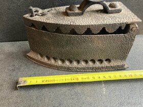 Starožitná otevírací žehlička (526) - 3