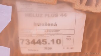 Cihly Heluz 44 Plus broušené P10 - 3