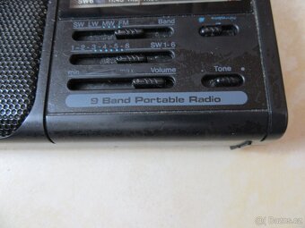 Nabízím retro radio . Nejde ladění stanic. Chybí antena. Pro - 3