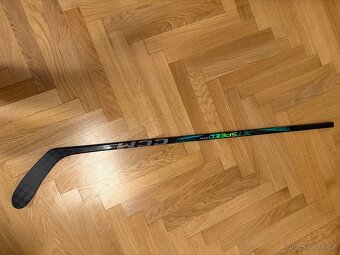 NOVÁ KOMPOZITOVÁ HOKEJKA CCM JUNIOR FLEX 50, P28 - 3