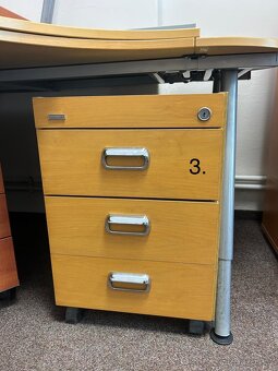 Nábytek z kanceláře vše je jednotlivě k prodeji - 3