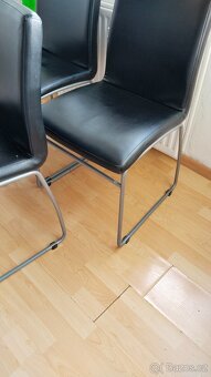 Jídelní stůl+ 3 židle - 3