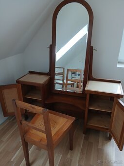 Starožitný nábytek. - 3