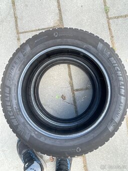 Dvě zimní pneu Michelin 205/55/16 - 3