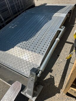 Nájezdová invalidní rampa mechanická 450 kg nosnost - 3