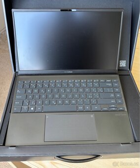 ASUS ZenBook 14 s 16 GB RAM a 1 TB SSD - 3