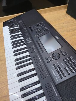 Prodám profesionální klávesy Yamaha PSR-SX700 - 3