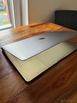 MacBook Pro 15” 2018 – i7 / 16GB / 512GB – vadný, na opravu - 3