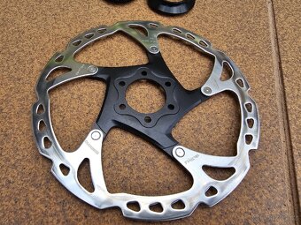 2x kotouče SHIMANO XT SM-RT76 - 180mm - 6 děr/CL - 3