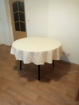 Jídelní stůl kulatý rozkládací, průměr 110 cm - 3