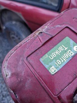 BMW e30 víčko nádrže - 3