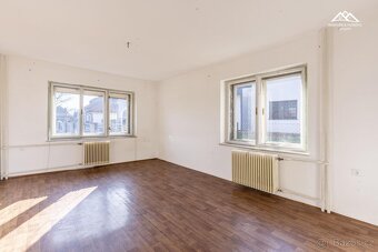 Prodej rodinného domu, 651 m2, Rušinov - 3