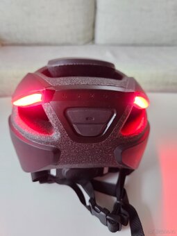 Unikátní cyklistická helma Lumos Ultra (s LED + blinkrem) - 3