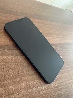 Zánovní iPhone 13 (128 GB) černý - 3