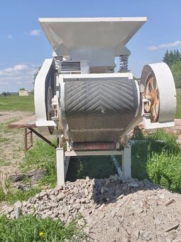 Drtič kamene, betonu , stavební suti - 3