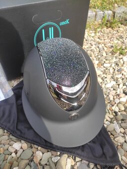 Nová helma ONE K Avance Glitter Chrome Polo - 3