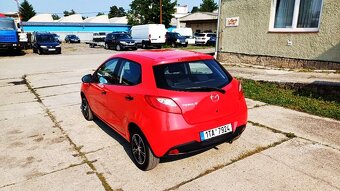 mazda 2 1.3 Najeto 95000 ( velmi pekny stav ) - 3