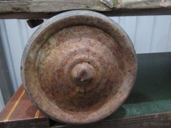 Nabízím starožitný dřevěný model auta. Jen co je a foto. Nej - 3