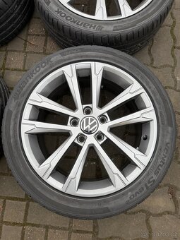 ORIGINÁL Alu Volkswagen SINGAPORE R17, 5x112 - TOP STAV - 3