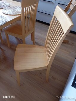 Jidelni stul a 4 zidle - 3