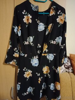 Dámské černé šaty s květy - 3