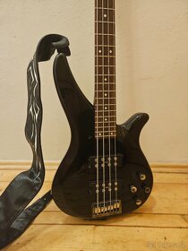 Basová kytara Yamaha RBX374 s koženým popruhem a obalem - 3