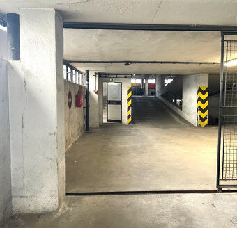 Prodej garážového stání v parkovacím domě na ulici Herčíkova - 3