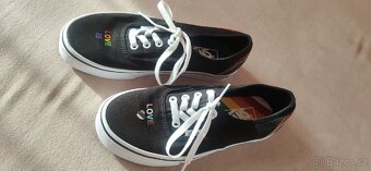 VANS love is love - 3