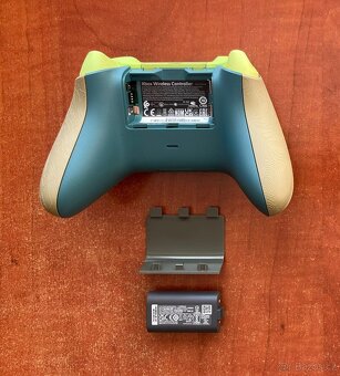 2x Xbox Wireless Controller + 1x Xbox Elite Series 2 - 3