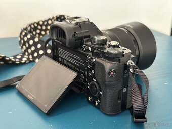 Sony A7 + 50mm f/1.8 + příslušenství - 3
