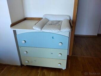Daruji dětskou postýlku a komodu - 3