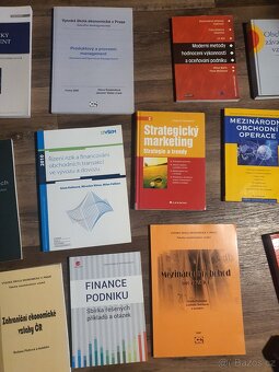 Různé učebnice po studiu 2. - 3