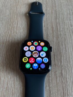 Apple Watch 7 45 mm s příslušenstvím - 3