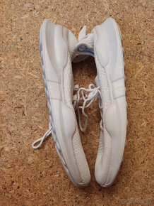2 páry lehká prodyšná sportovní obuv, vel. 44 EU, bílá - 3