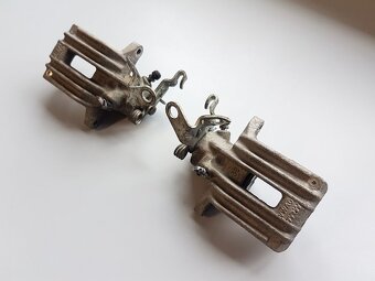 Zadní brzdové třmeny -vroubkovaný typ Octavia II -vyzkoušené - 3