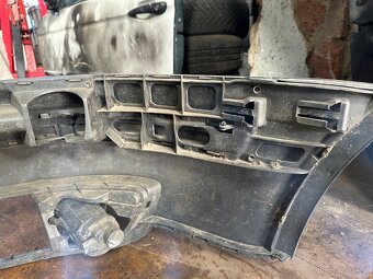 Nárazník a kapota Passat B5,5 - 3