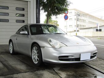 Porsche 911 Carrera 4 - 3