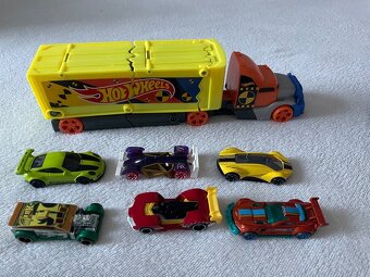 Hot Wheels Havarující tahač - 3