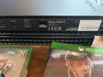 Xbox One X + 5 her + 2 originální ovladače - 3