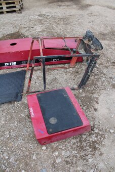Zetor 12145 kapotáž rám maska kapota mřížky mezikus - 3