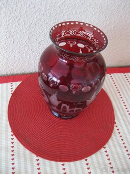 Krásná rubínová, skleněná váza - 3