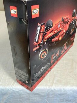 LEGO Technic 42207 Auto Ferrari SF-24 F1 - 3