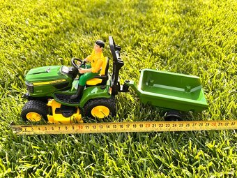 Bruder 62104 Zahradní traktor John Deere s figurkou - 3